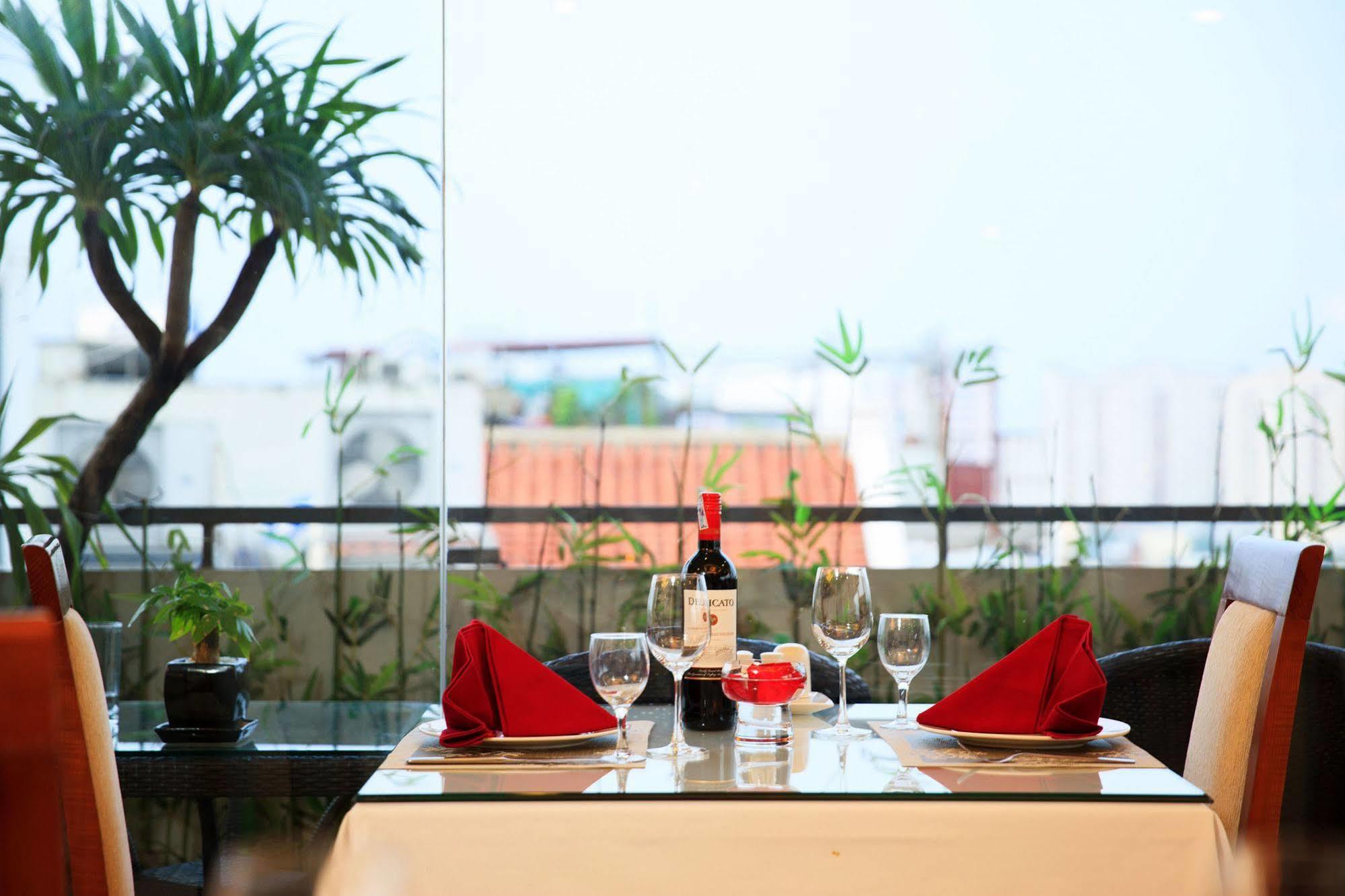 Luxeden Hotel Hanoi Exteriör bild