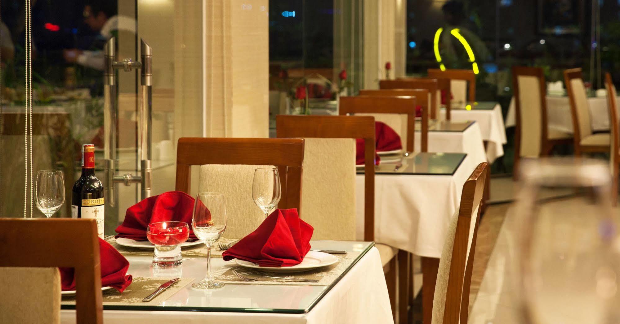 Luxeden Hotel Hanoi Exteriör bild